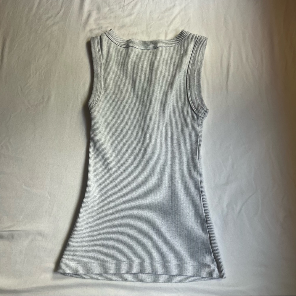 ✨SOLD✨ Gray Ribbed Tank Top - Picture 3 of 3
